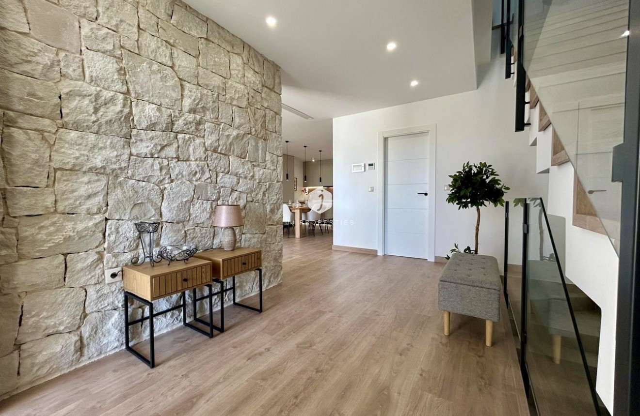 Z drugiej ręki - Szalet -
Dolores - Costa Blanca