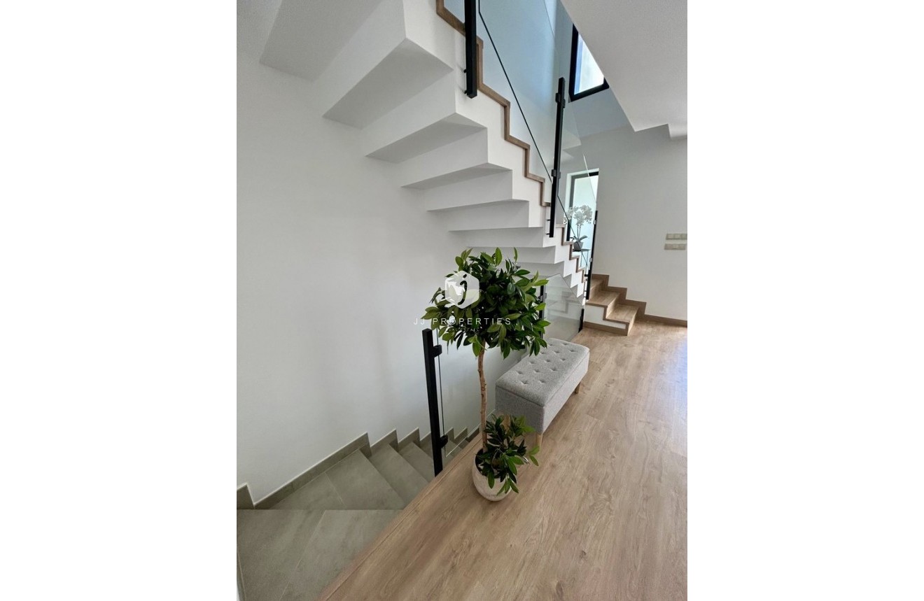 Z drugiej ręki - Szalet -
Dolores - Costa Blanca