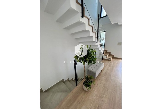 Z drugiej ręki - Szalet -
Dolores - Costa Blanca