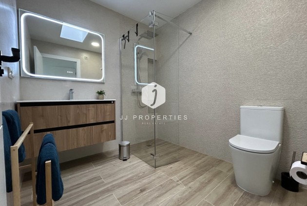 Z drugiej ręki - Szalet -
Dolores - Costa Blanca