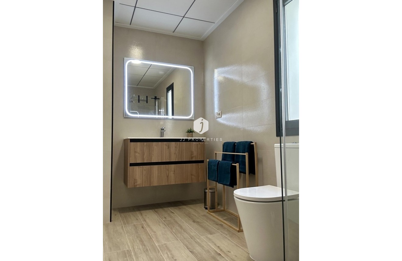 Z drugiej ręki - Szalet -
Dolores - Costa Blanca