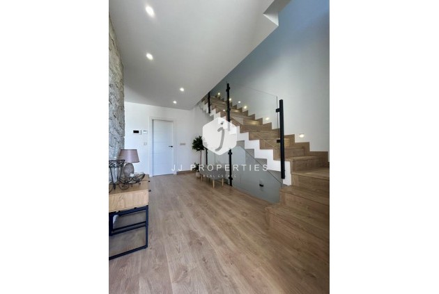 Z drugiej ręki - Szalet -
Dolores - Costa Blanca