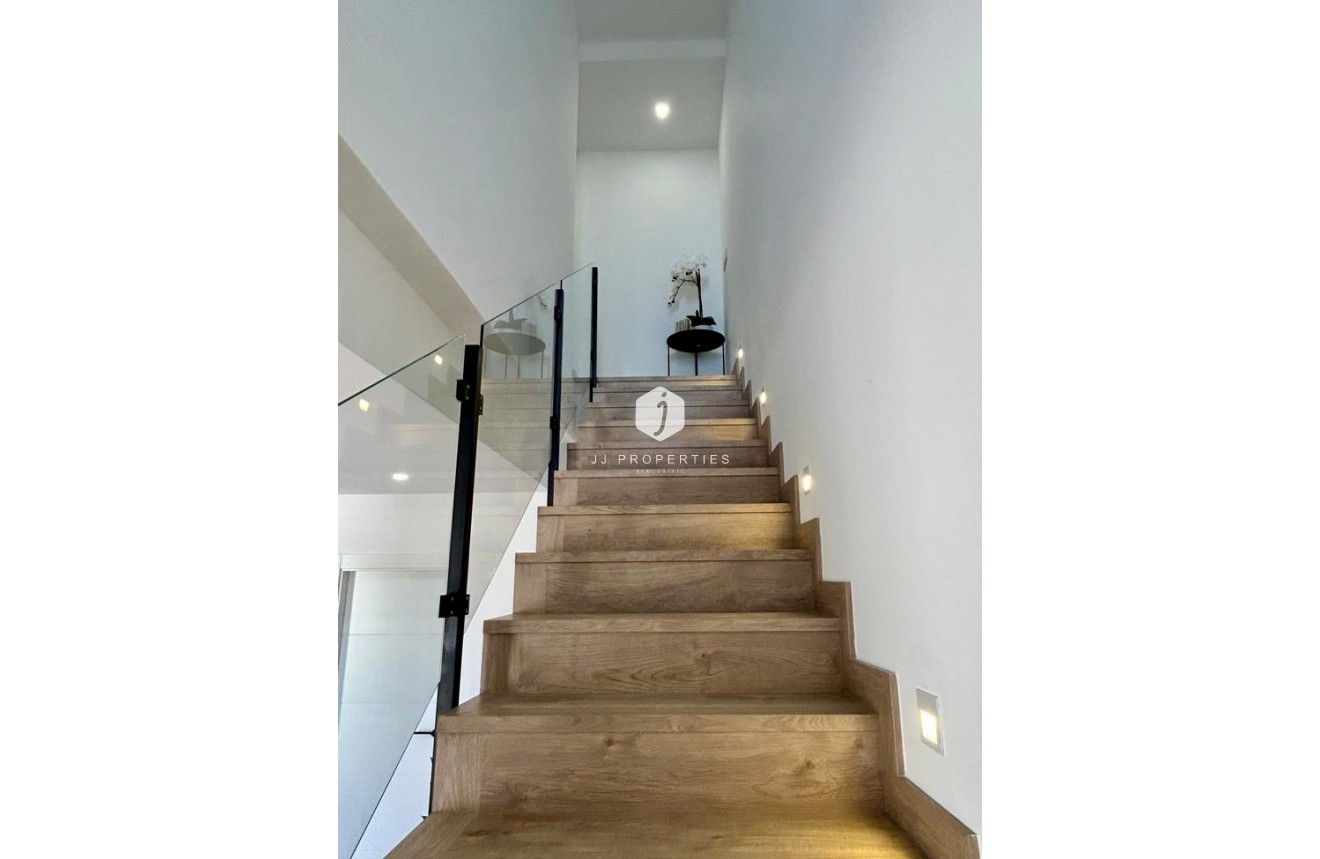 Z drugiej ręki - Szalet -
Dolores - Costa Blanca