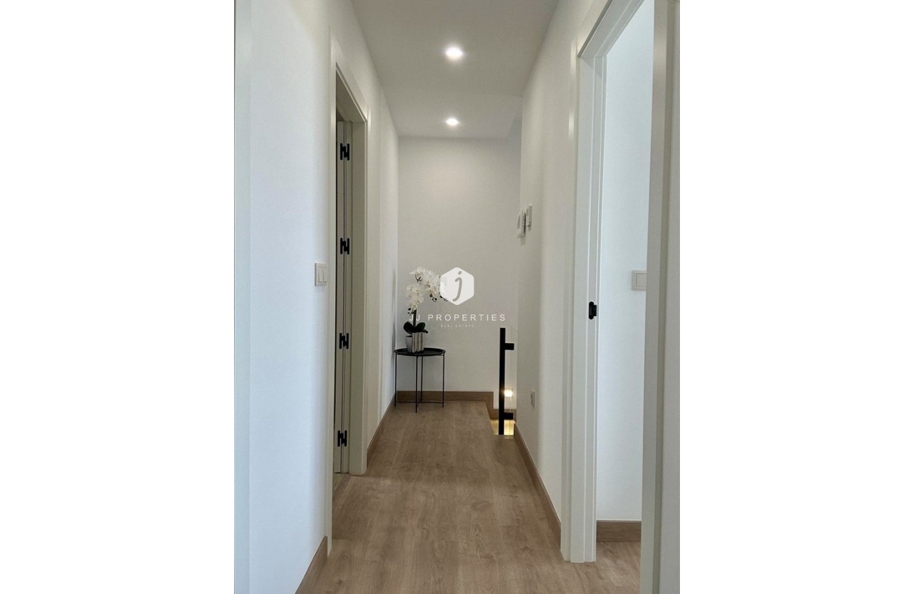 Z drugiej ręki - Szalet -
Dolores - Costa Blanca