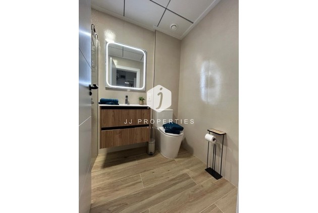 Z drugiej ręki - Szalet -
Dolores - Costa Blanca