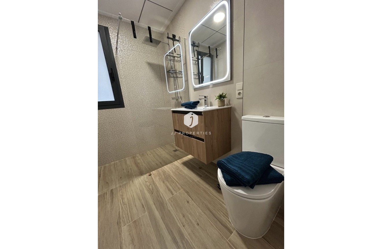 Z drugiej ręki - Szalet -
Dolores - Costa Blanca