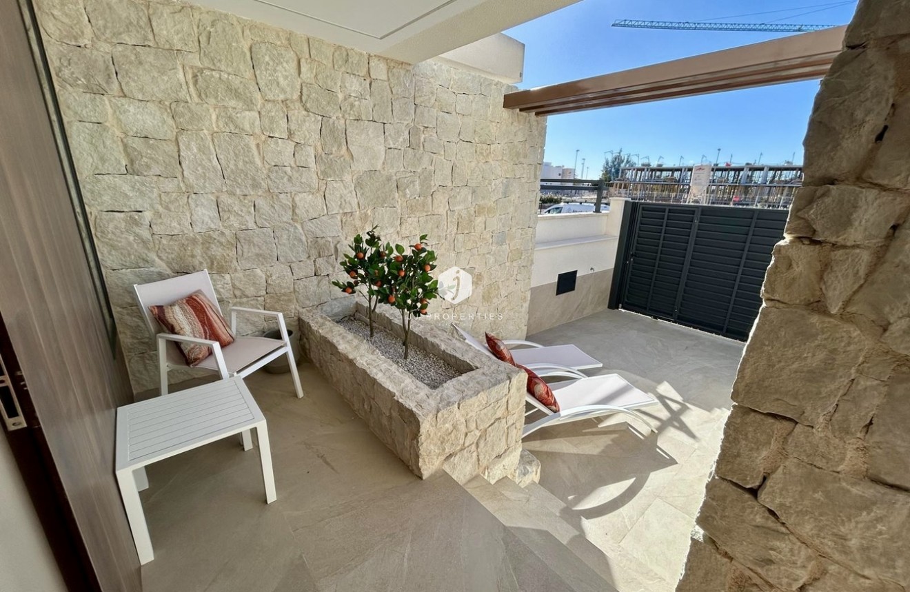 Z drugiej ręki - Szalet -
Dolores - Costa Blanca