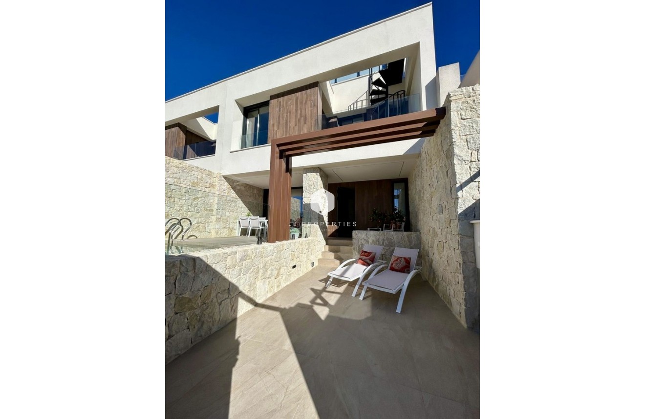 Z drugiej ręki - Szalet -
Dolores - Costa Blanca