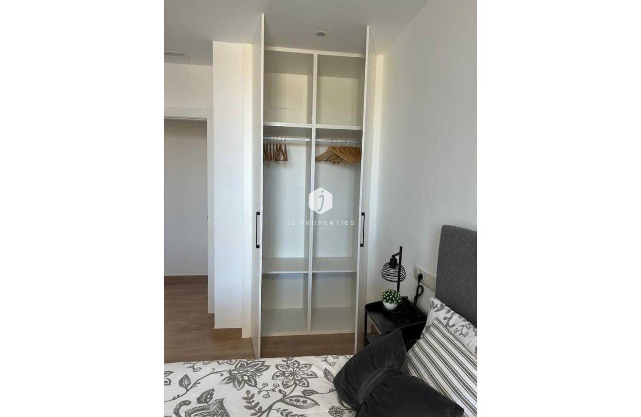 Z drugiej ręki - Szalet -
Dolores - Costa Blanca