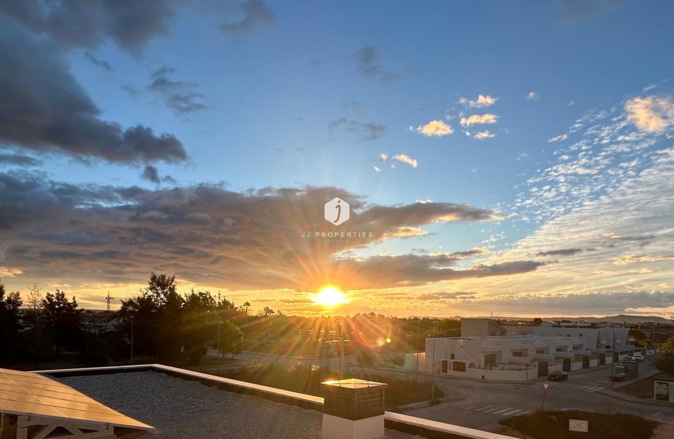 Z drugiej ręki - Szalet -
Dolores - Costa Blanca