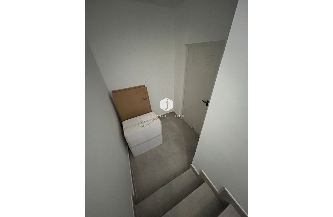 Z drugiej ręki - Szalet -
Dolores - Costa Blanca