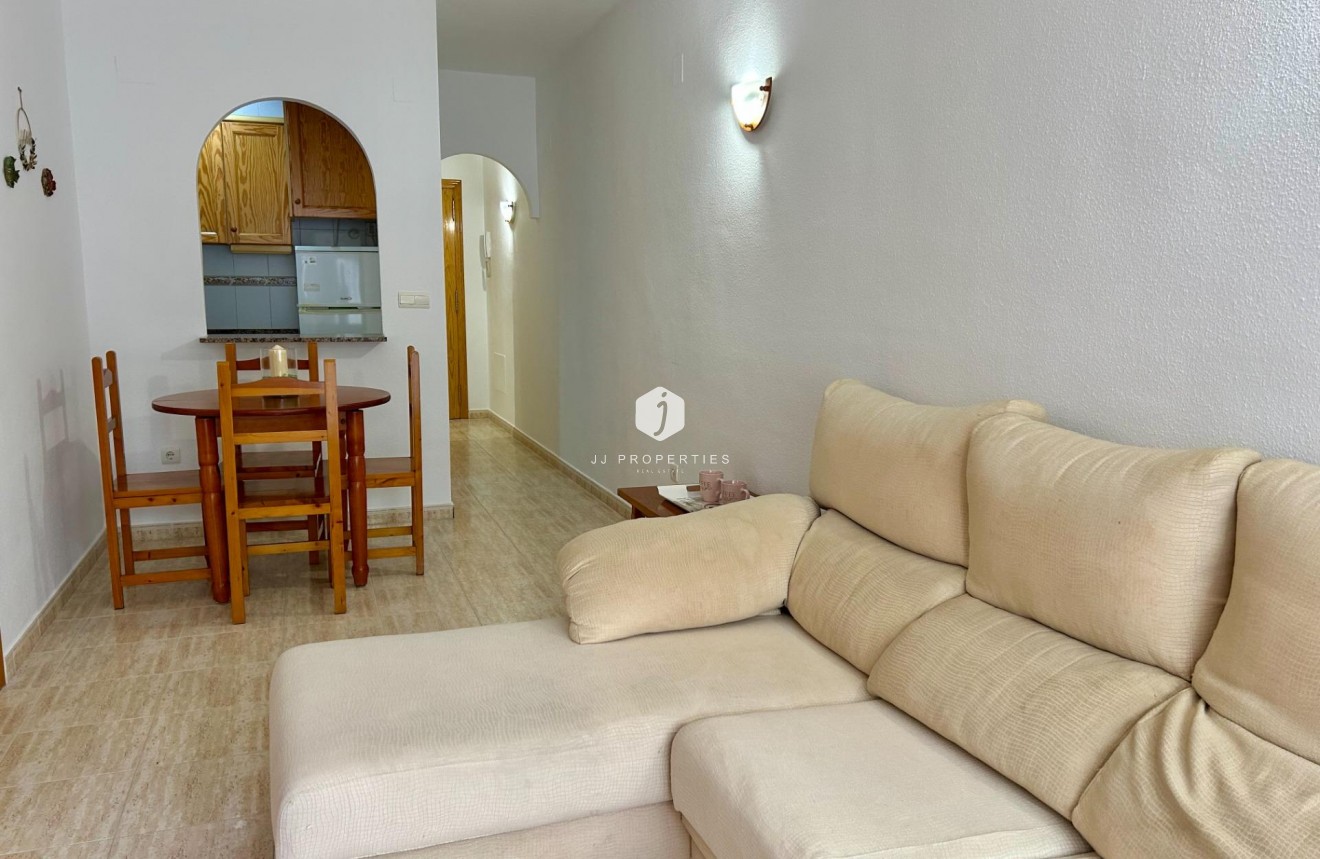 Z drugiej ręki - Mieszkanie w bloku -
Torrevieja - Estacion de autobuses