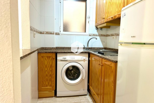 Z drugiej ręki - Mieszkanie w bloku -
Torrevieja - Estacion de autobuses