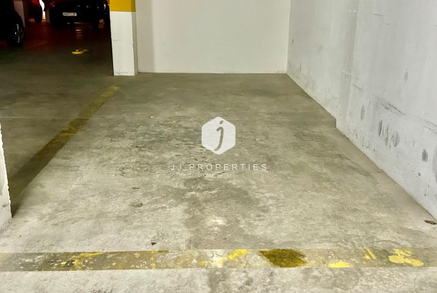 Z drugiej ręki - Mieszkanie w bloku -
Torrevieja - Estacion de autobuses