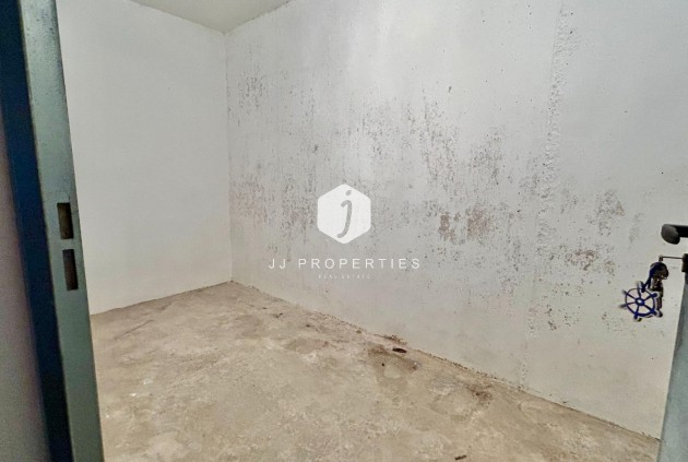 Z drugiej ręki - Mieszkanie w bloku -
Torrevieja - Estacion de autobuses