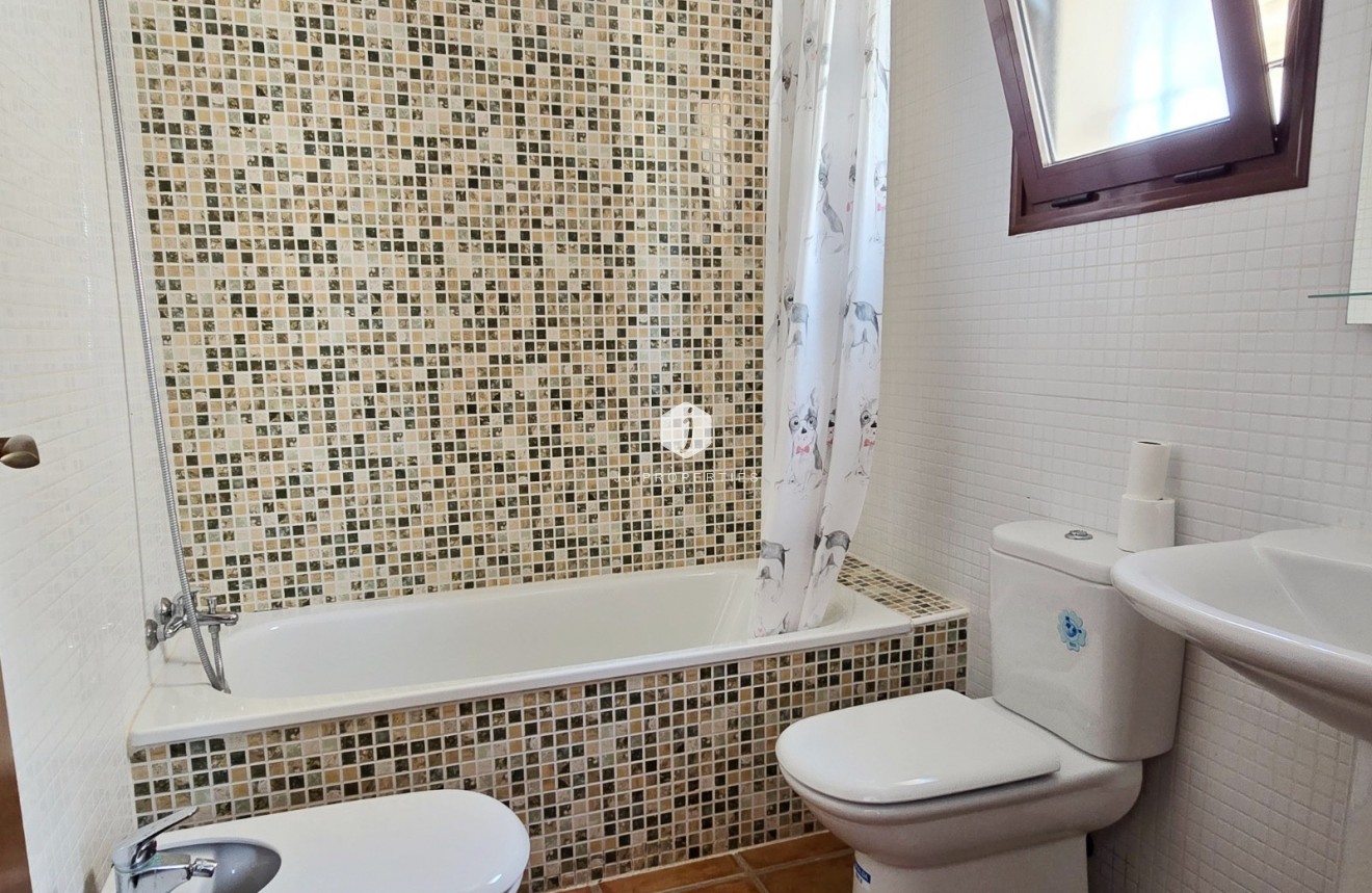 Z drugiej ręki - Villa -
Algorfa - Inland