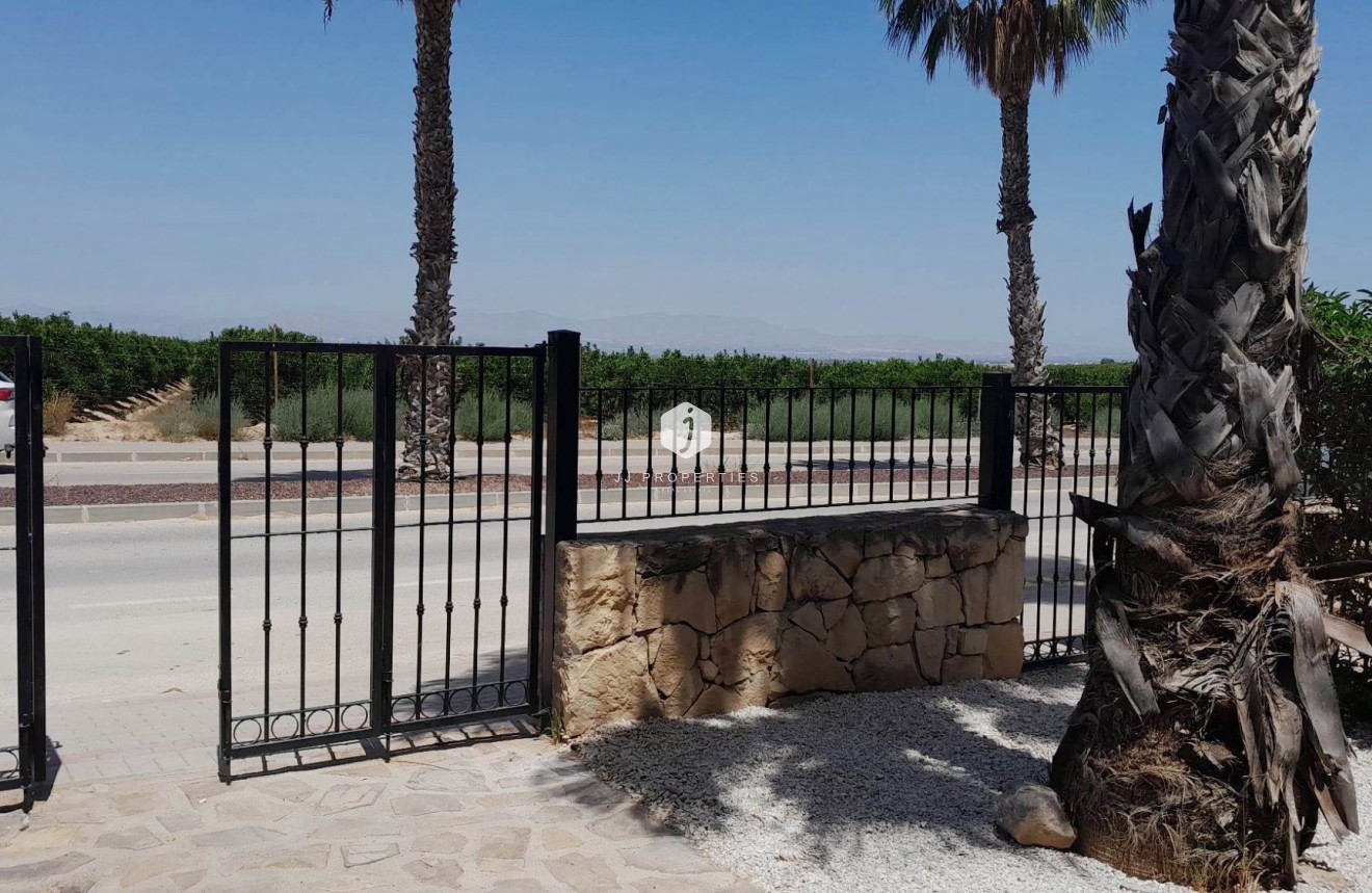 Z drugiej ręki - Villa -
Algorfa - Inland