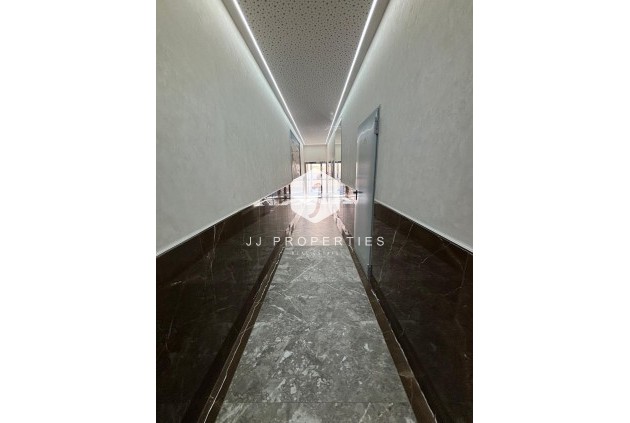 Z drugiej ręki - Mieszkanie w bloku -
Torrevieja - Estacion de autobuses