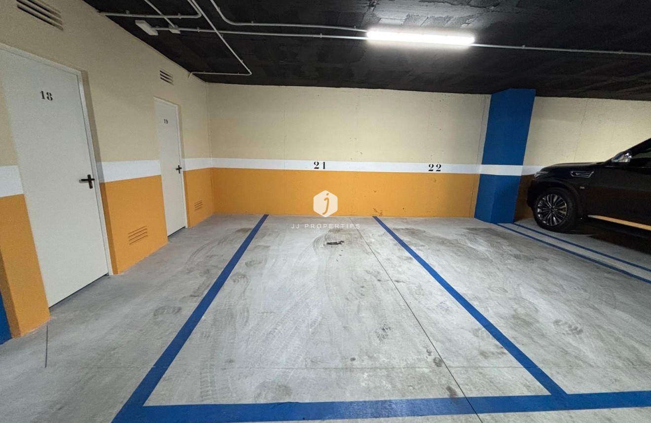 Z drugiej ręki - Mieszkanie w bloku -
Torrevieja - Estacion de autobuses