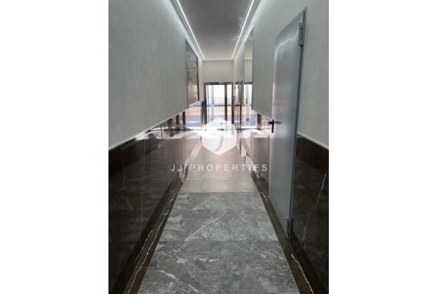 Z drugiej ręki - Mieszkanie w bloku -
Torrevieja - Estacion de autobuses