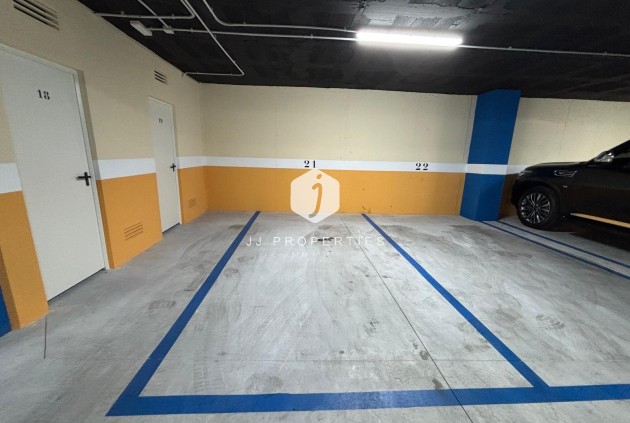 Z drugiej ręki - Mieszkanie w bloku -
Torrevieja - Estacion de autobuses