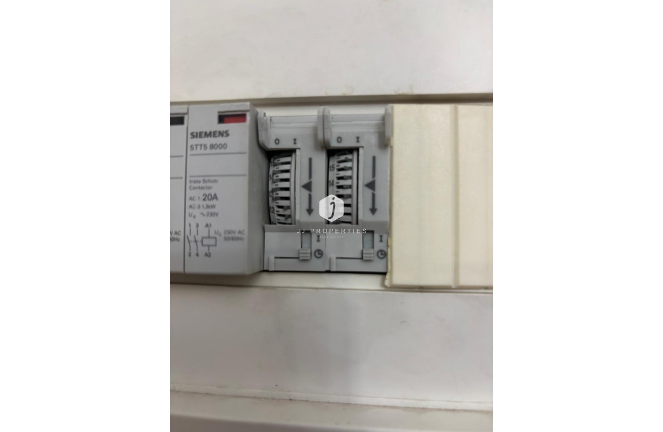 Z drugiej ręki - Mieszkanie w bloku -
Torrevieja - Estacion de autobuses