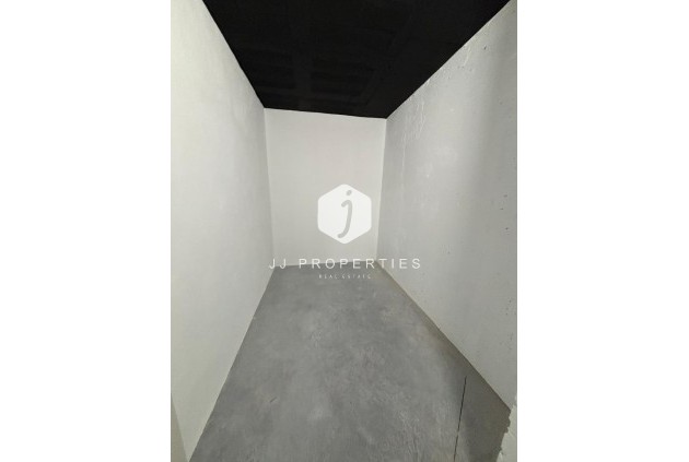 Z drugiej ręki - Mieszkanie w bloku -
Torrevieja - Estacion de autobuses