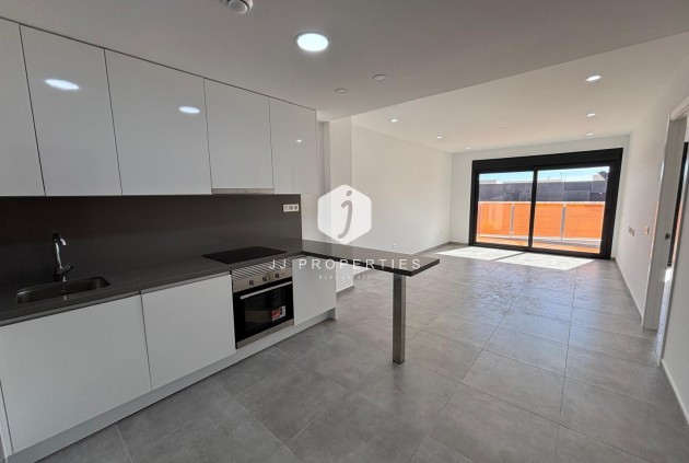 Z drugiej ręki - Mieszkanie w bloku -
Torrevieja - Estacion de autobuses