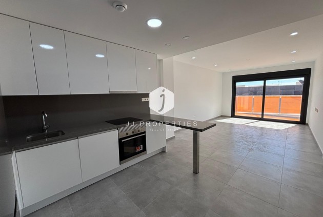 Z drugiej ręki - Mieszkanie w bloku -
Torrevieja - Estacion de autobuses