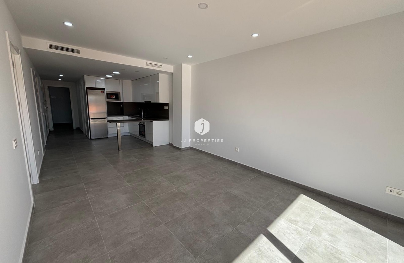 Z drugiej ręki - Mieszkanie w bloku -
Torrevieja - Estacion de autobuses