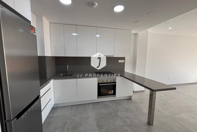 Z drugiej ręki - Mieszkanie w bloku -
Torrevieja - Estacion de autobuses