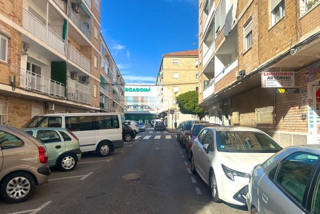 Z drugiej ręki - Mieszkanie w bloku -
Torrevieja - Estacion de autobuses