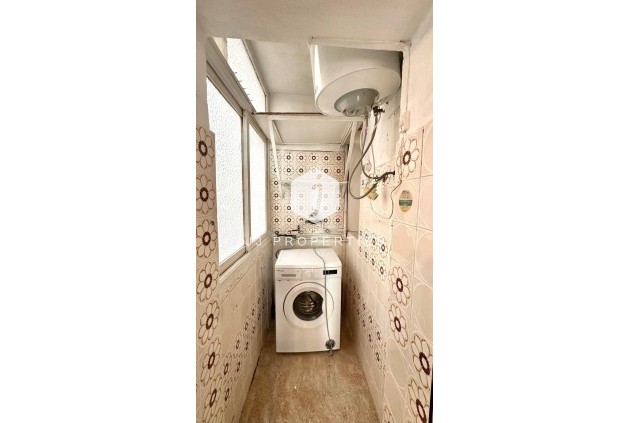 Z drugiej ręki - Mieszkanie w bloku -
Torrevieja - Estacion de autobuses