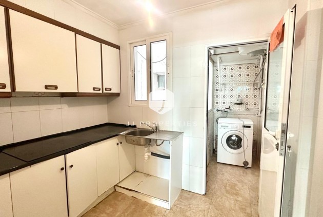 Z drugiej ręki - Mieszkanie w bloku -
Torrevieja - Estacion de autobuses