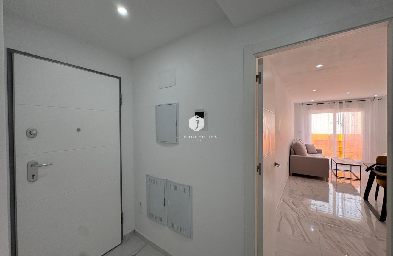 Z drugiej ręki - Mieszkanie w bloku -
Torrevieja - Centro