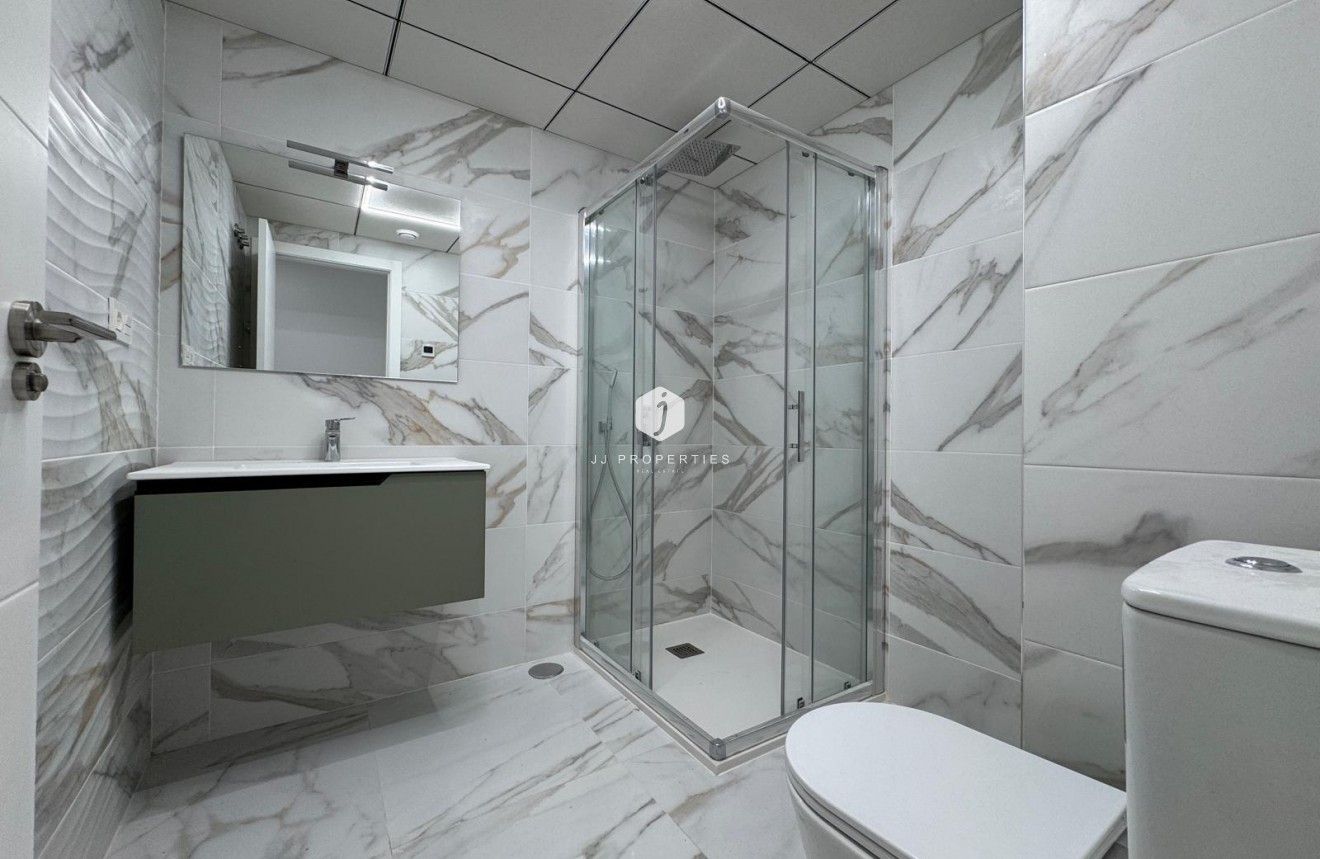 Z drugiej ręki - Mieszkanie w bloku -
Torrevieja - Centro