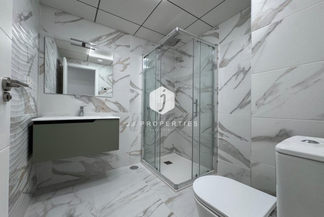 Z drugiej ręki - Mieszkanie w bloku -
Torrevieja - Centro