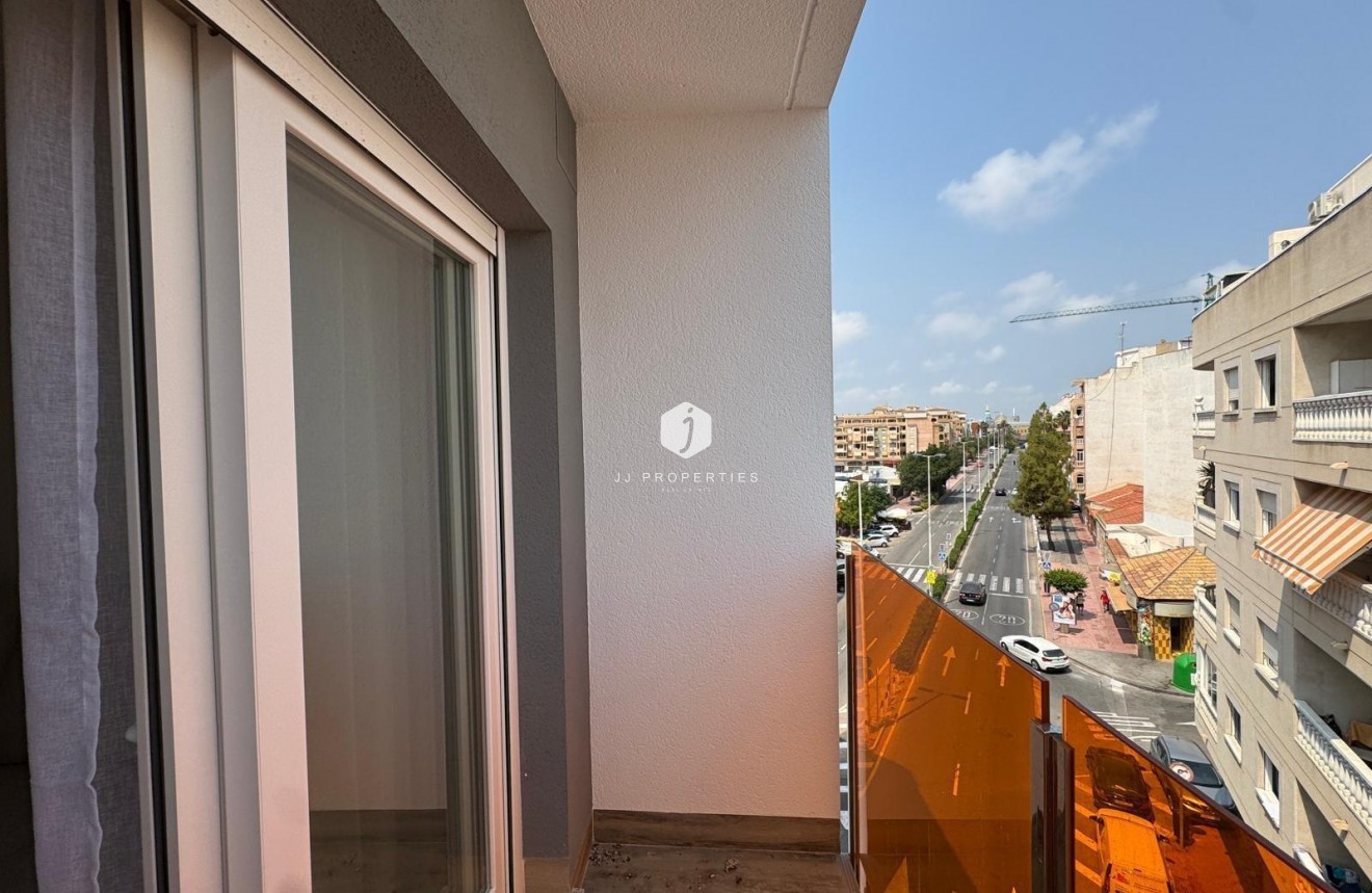 Z drugiej ręki - Mieszkanie w bloku -
Torrevieja - Centro