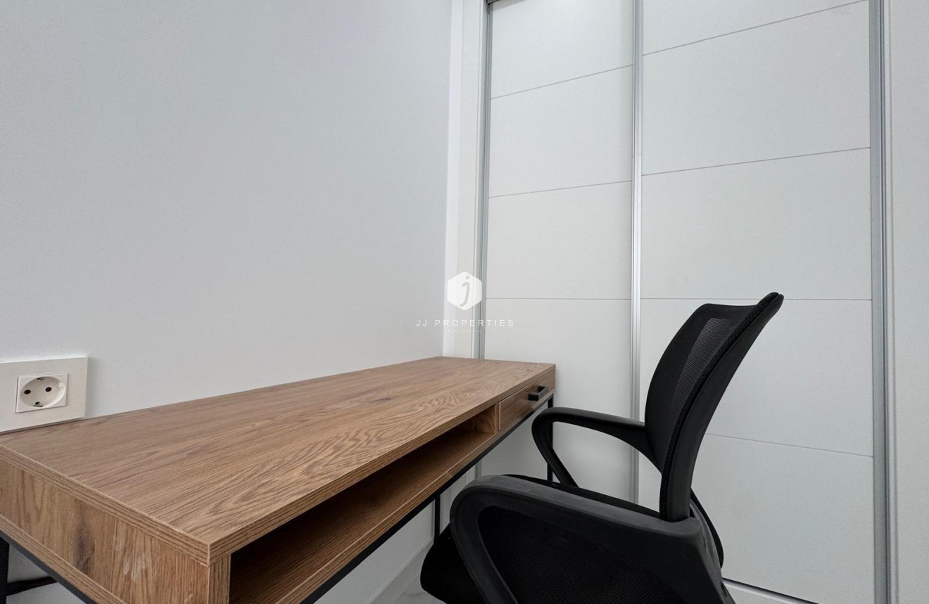 Z drugiej ręki - Mieszkanie w bloku -
Torrevieja - Centro