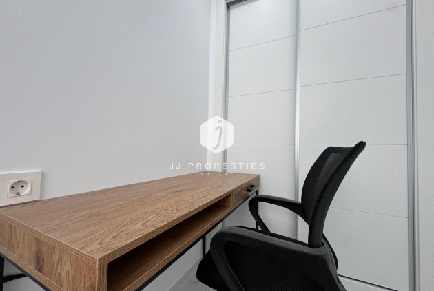 Z drugiej ręki - Mieszkanie w bloku -
Torrevieja - Centro