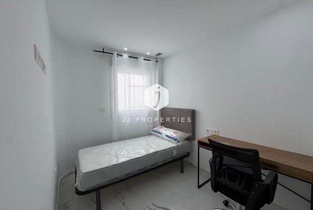 Z drugiej ręki - Mieszkanie w bloku -
Torrevieja - Centro