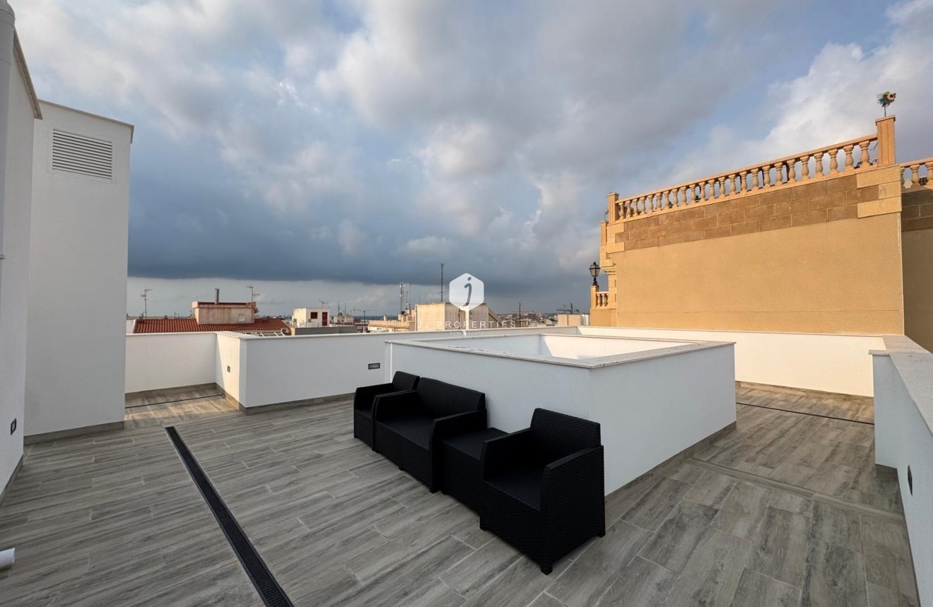 Z drugiej ręki - Mieszkanie w bloku -
Torrevieja - Centro