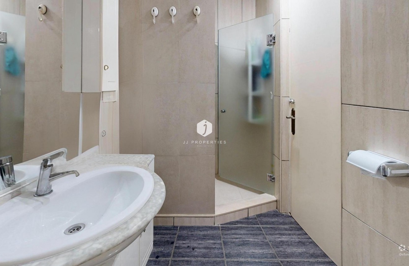 Z drugiej ręki - Mieszkanie w bloku -
Torrevieja - Puerto Deportivo Marina Salinas