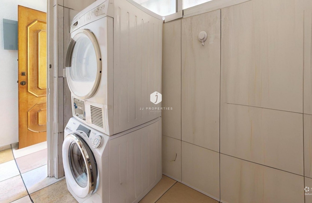 Z drugiej ręki - Mieszkanie w bloku -
Torrevieja - Puerto Deportivo Marina Salinas