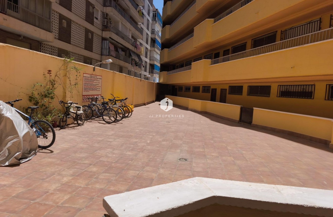 Z drugiej ręki - Mieszkanie w bloku -
Torrevieja - Puerto Deportivo Marina Salinas