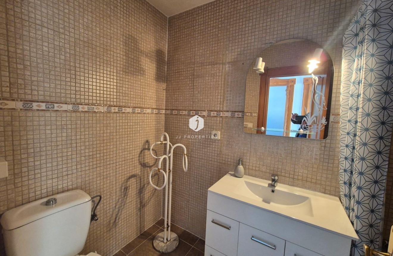 Z drugiej ręki - Szalet -
Torrevieja - Los Balcones