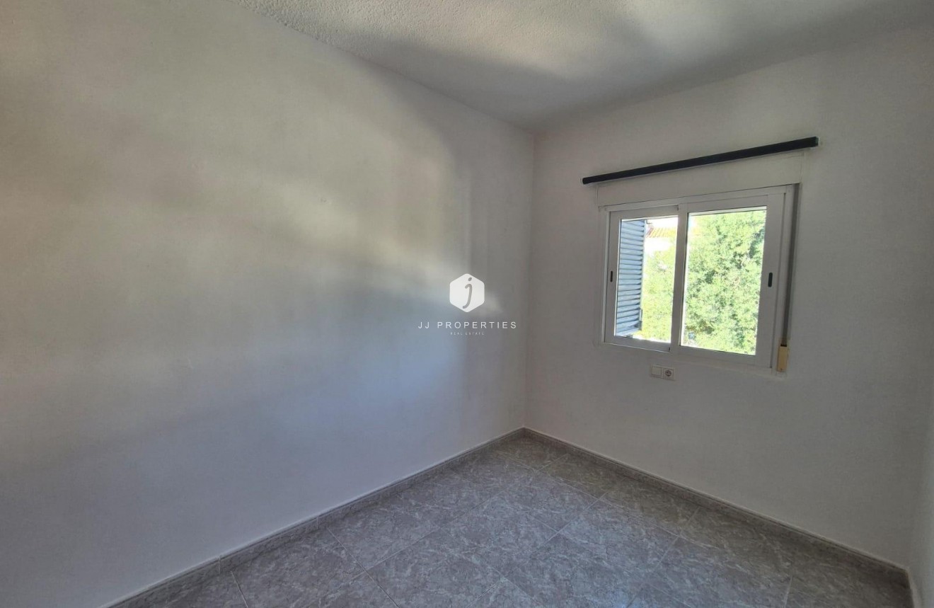 Z drugiej ręki - Szalet -
Torrevieja - Los Balcones