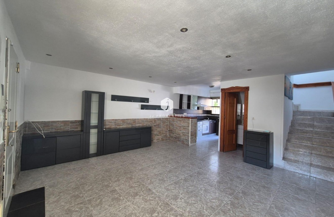 Z drugiej ręki - Szalet -
Torrevieja - Los Balcones