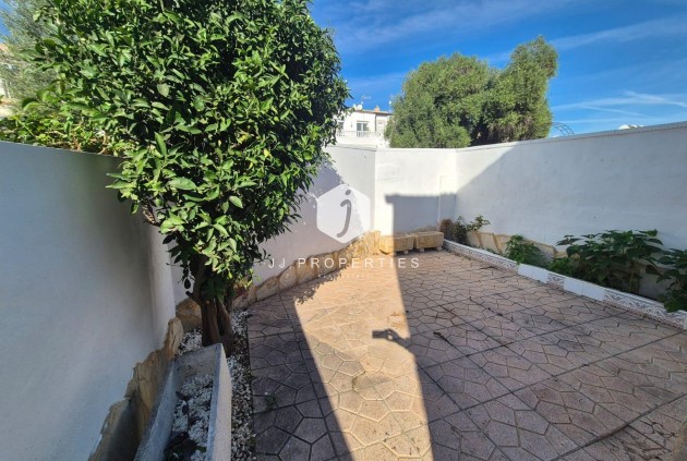 Z drugiej ręki - Szalet -
Torrevieja - Los Balcones