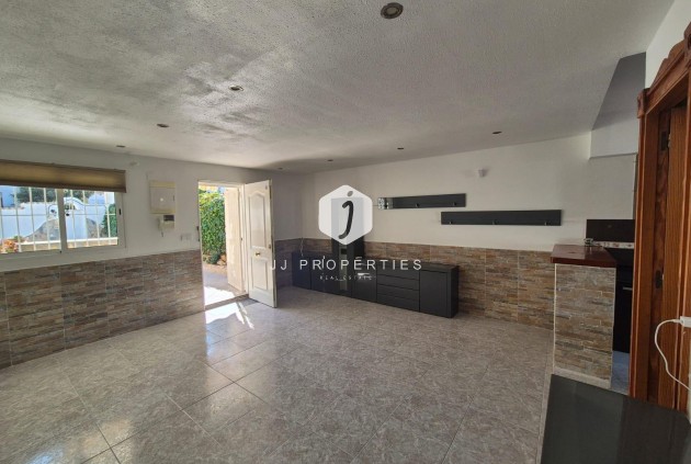 Z drugiej ręki - Szalet -
Torrevieja - Los Balcones